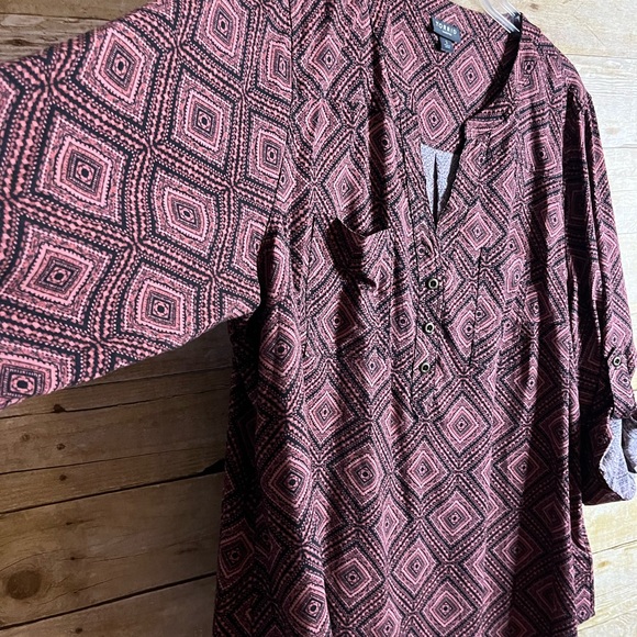 Torrid Women’s Harper Challis 3/4 Roll Tab Sleeve Printed Blouse Top EUC Size 2X - Picture 4 of 6